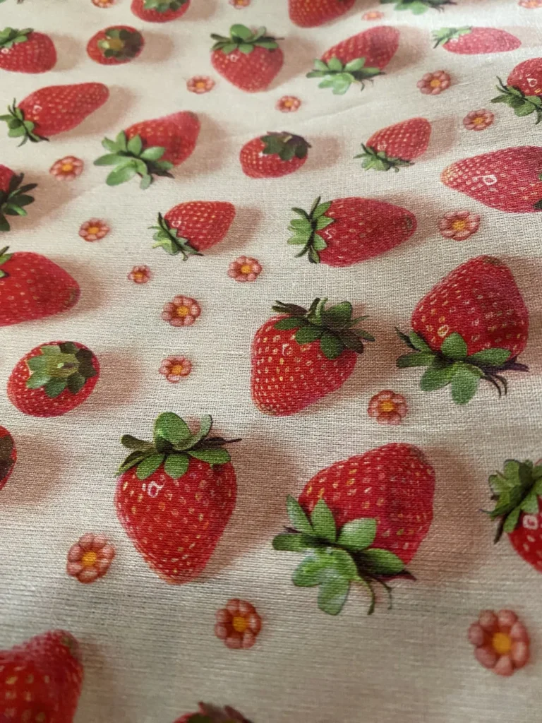 TISSU ENDUIT FRAISES