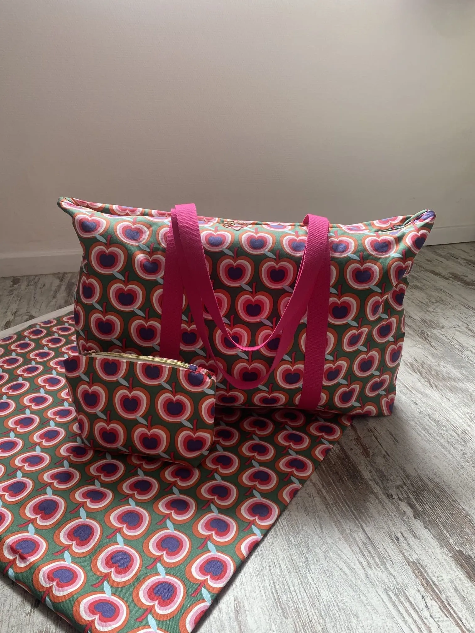 SAC VOYAGE COEUR ET POMMES